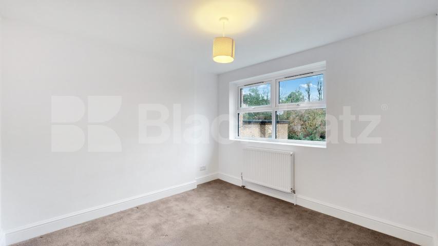Two Bedroom First Floor Flat in Conversion, New Barnet, mins to tube & shops! Bulwer Road, New Barnet